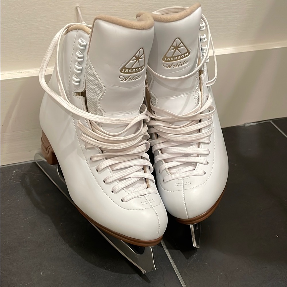 Jackson Artiste ice skates great condition size 5.5C